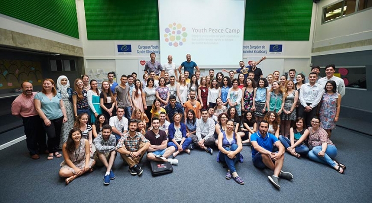 Meeting between participants of the Youth Camp and the Social Inclusion of Refugees and their role in intercultural dialogue Seminar.