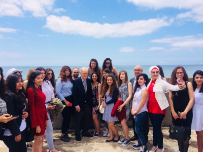 Defense Minister Meets Syrian Students